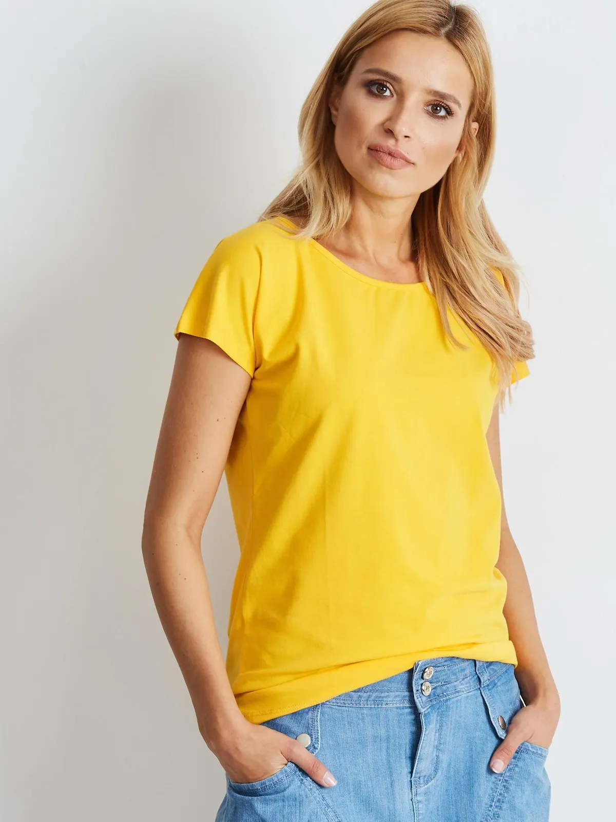 T-shirt basic ciemnożółty - zdjęcie 5