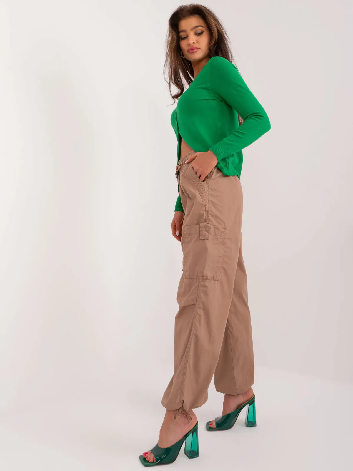 Luźne spodnie cargo z regulowanymi nogawkami - zdjęcie 1