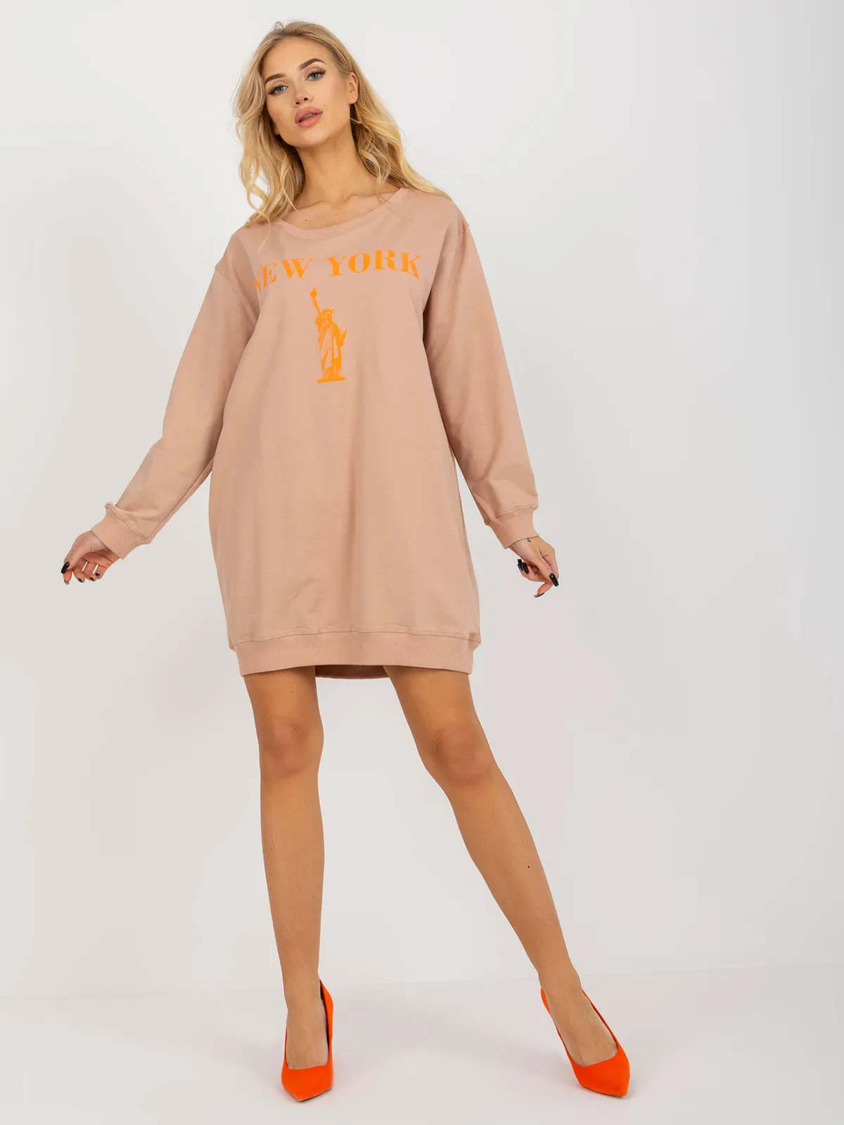 Jasnobrązowo-pomarańczowa długa bluza oversize z nadrukiem - zdjęcie 2
