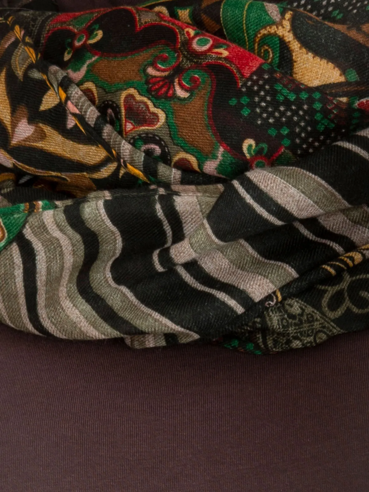 Khaki damska chusta komin z printami - zdjęcie 6
