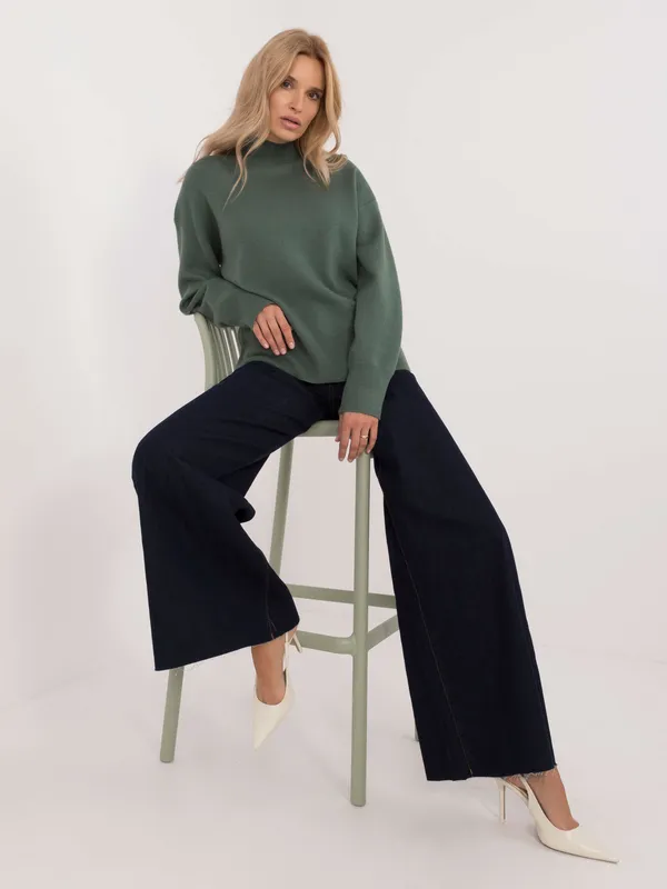 Minimalistyczny sweter oversize z wysokim kołnierzem - widok 2