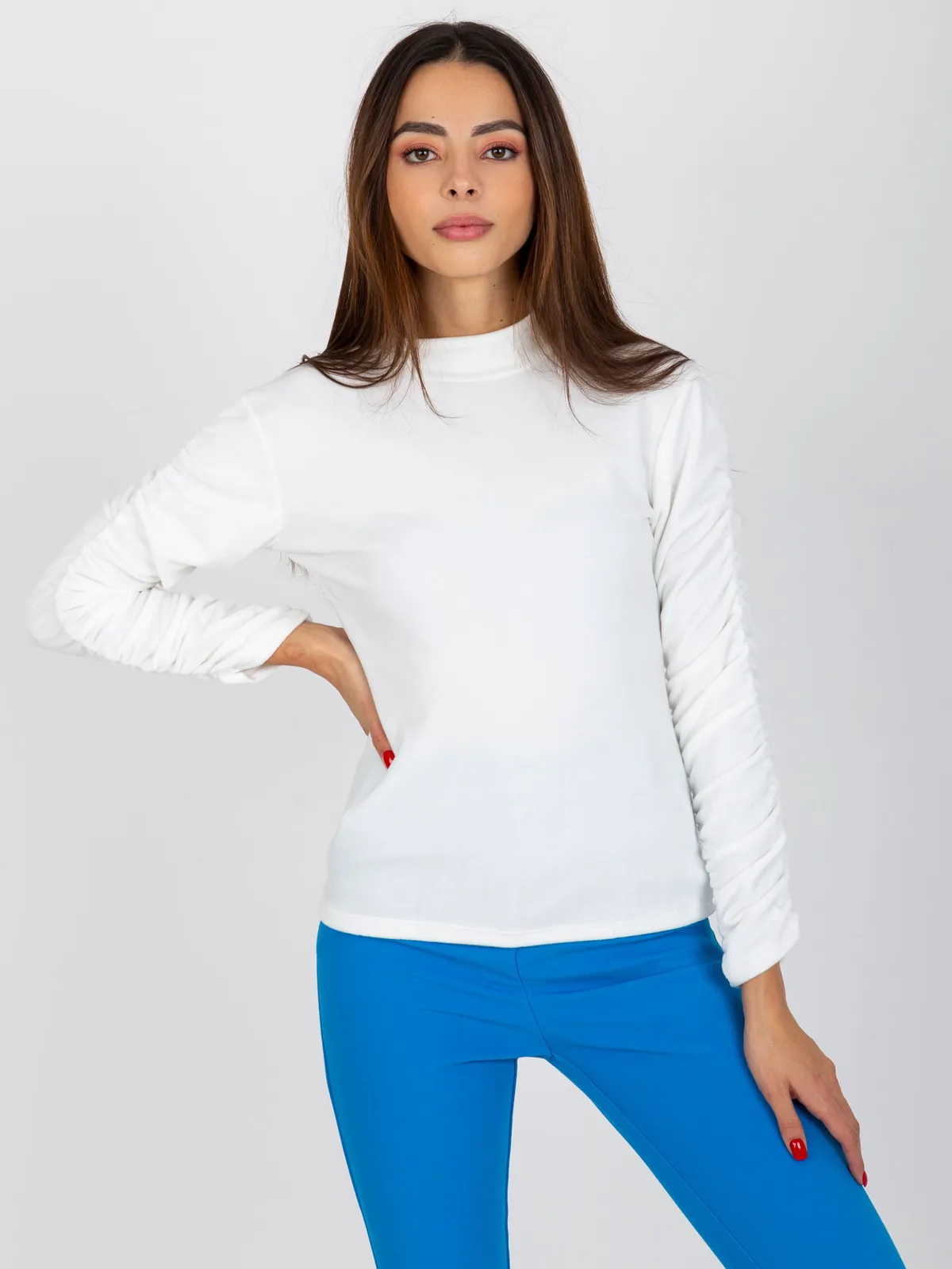 Ecru welurowa bluzka one size ze stójką RUE PARIS - zdjęcie 5