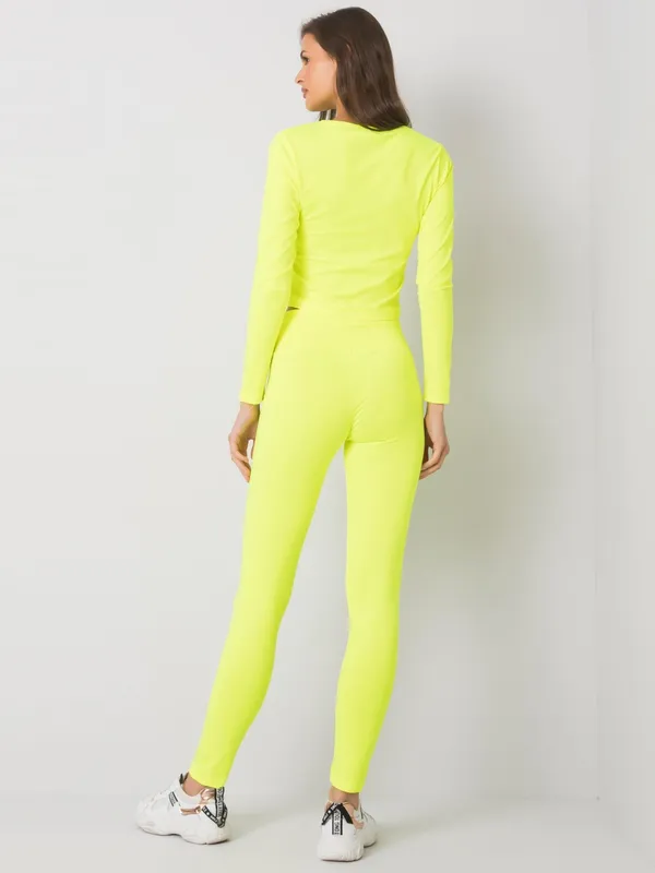 Dopasowany komplet z crop topem i legginsami