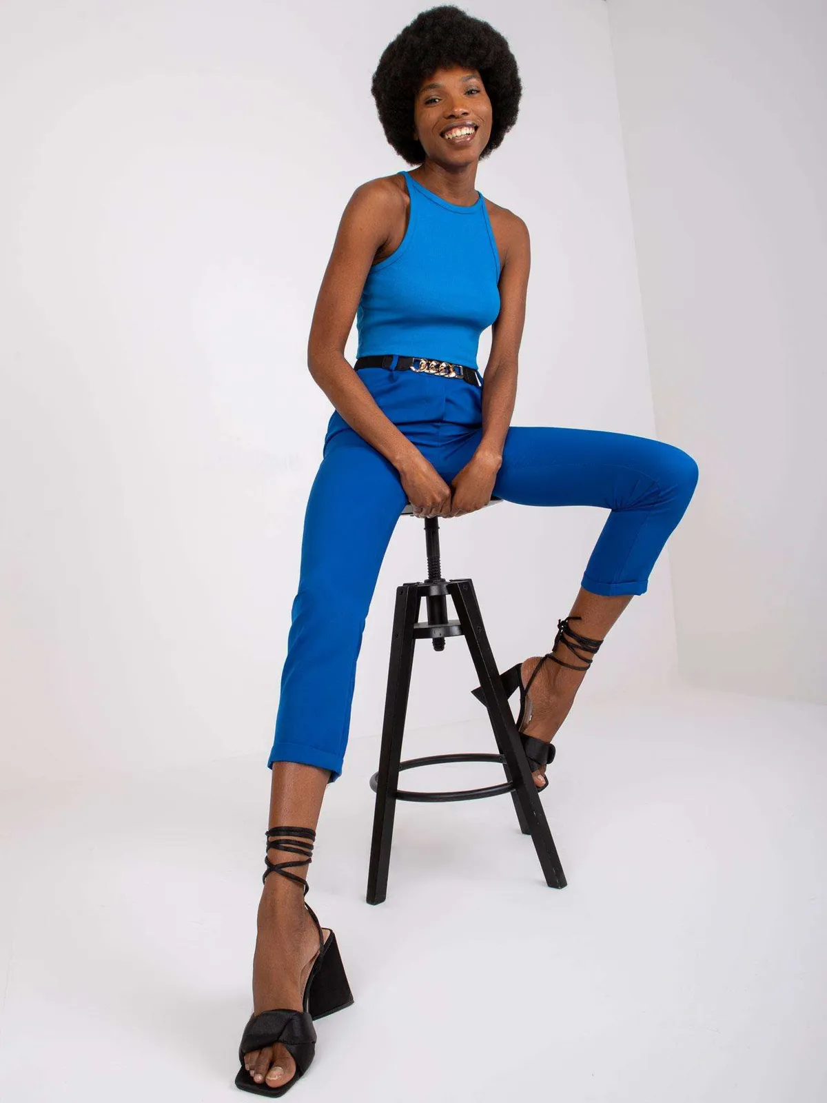 Wizytowe spodnie cygaretki z ozdobnym paskiem - zdjęcie 1