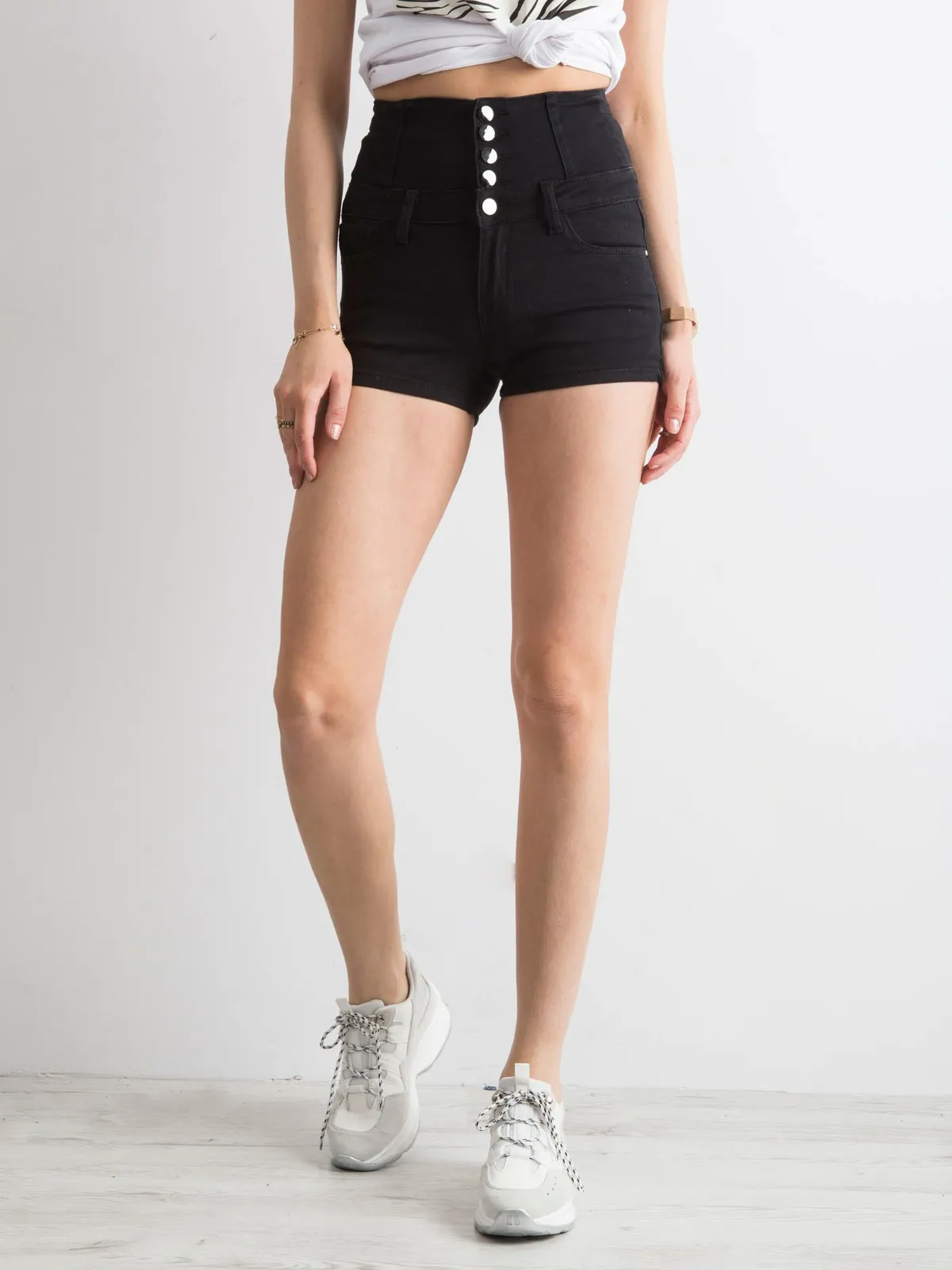 Czarne szorty high waist - zdjęcie 7