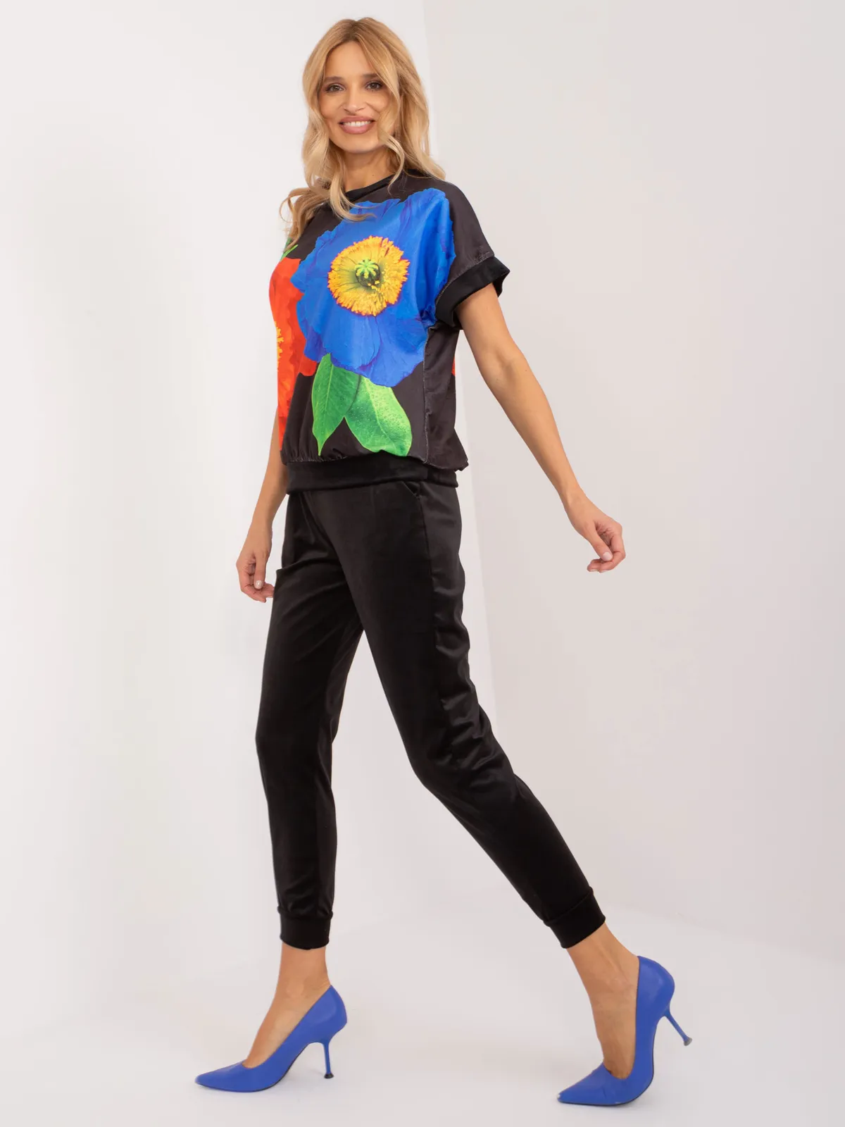 Komplet z bluzką oversize i spodniami joggersami - zdjęcie 1