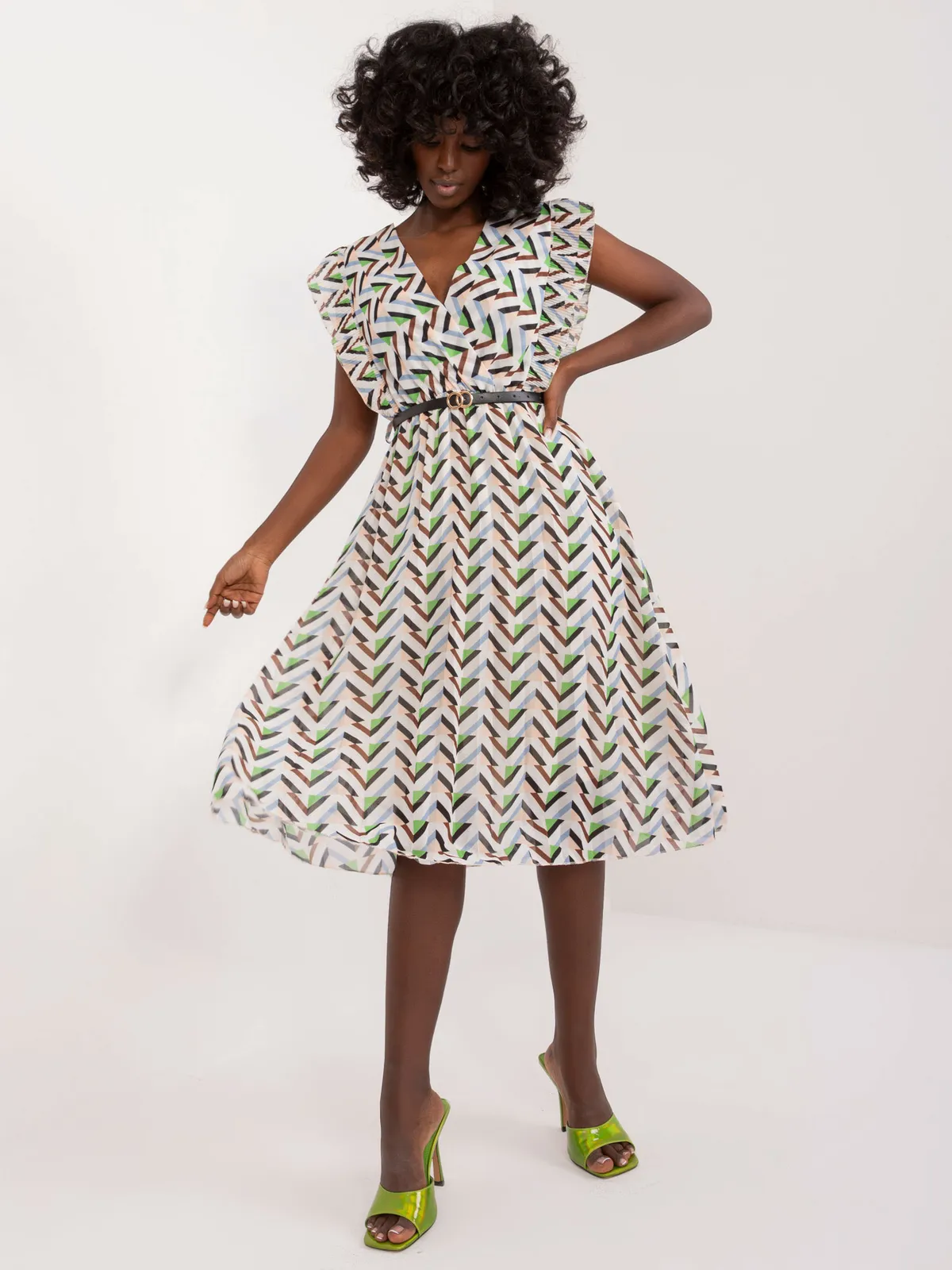 Sukienka midi z kopertowym dekoltem i falbanami - zdjęcie 1