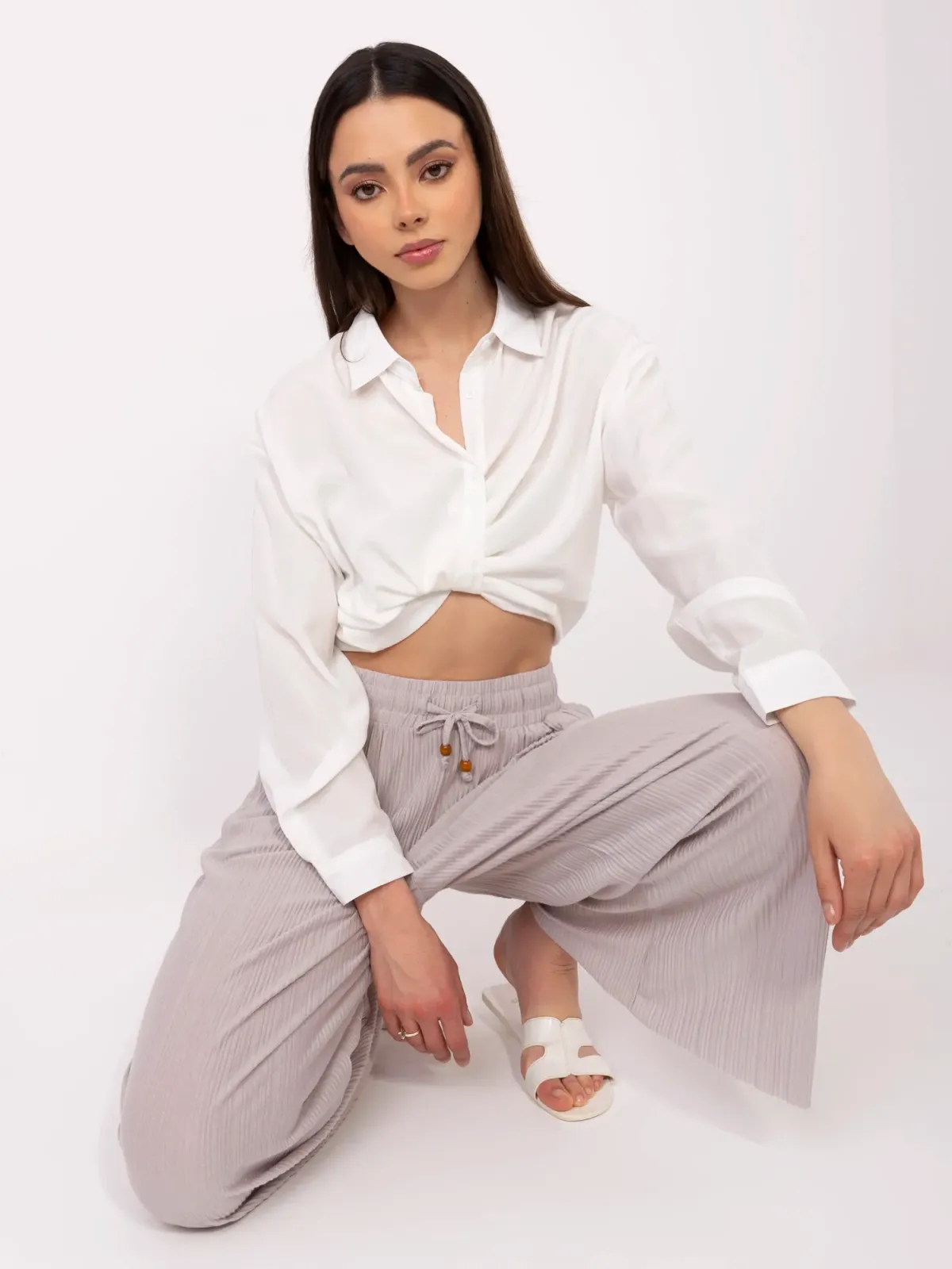 Plisowane spodnie palazzo z wysokim stanem - zdjęcie 1