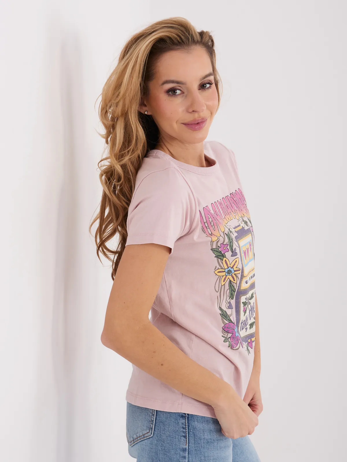 T-shirt z printem w stylu retro - zdjęcie 4