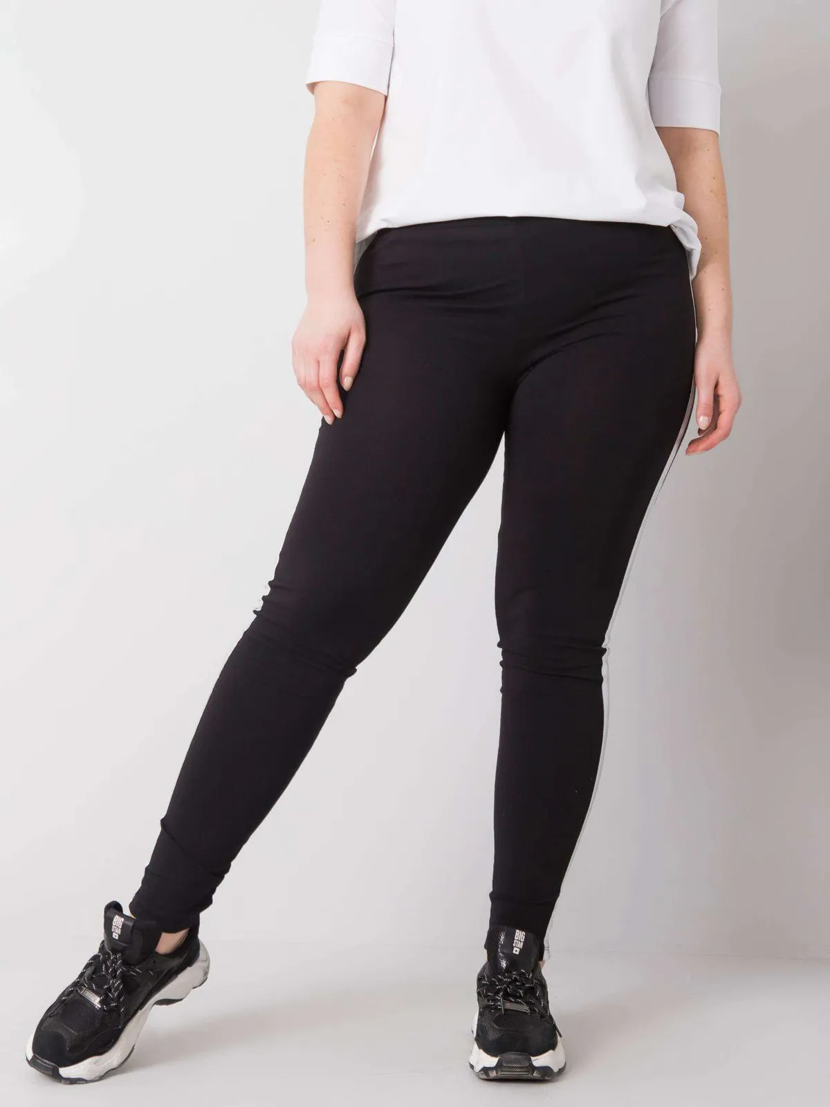 Czarno-srebrne legginsy plus size - zdjęcie 4