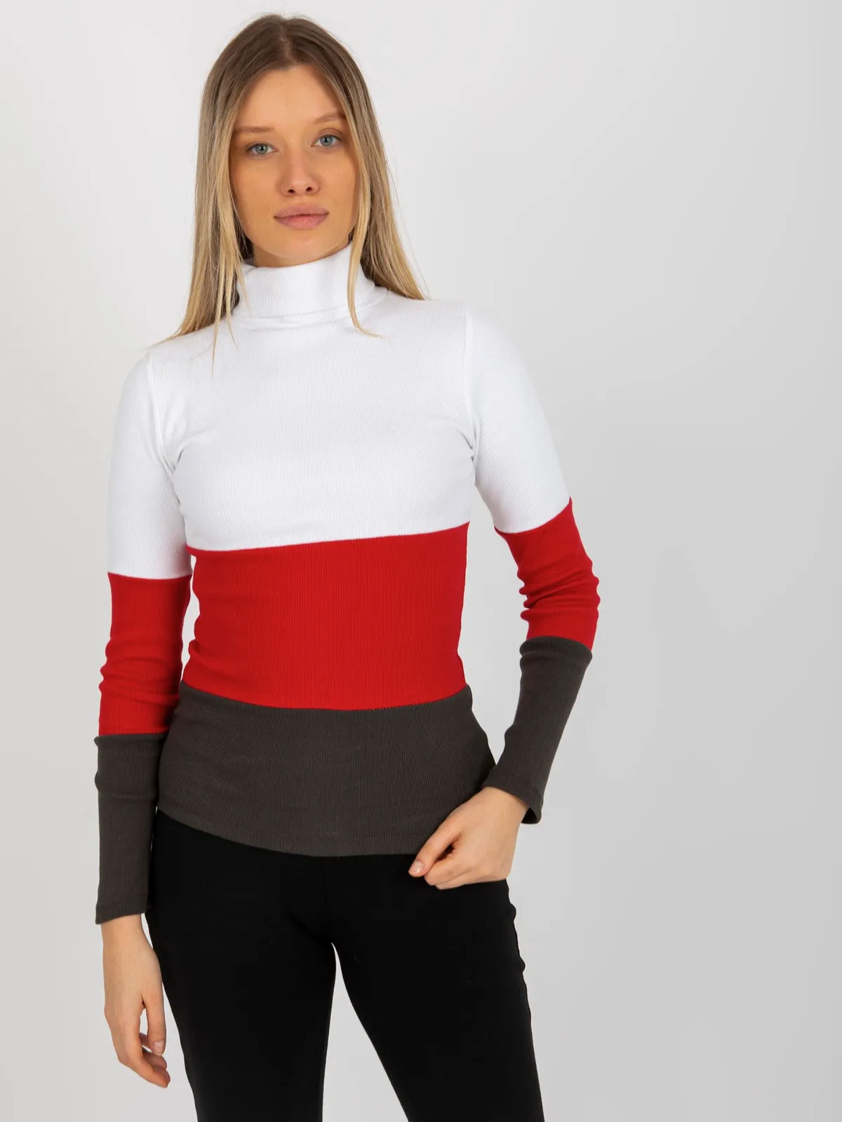 Ecru-khaki dopasowana bluzka basic z golfem w prążek - zdjęcie 3