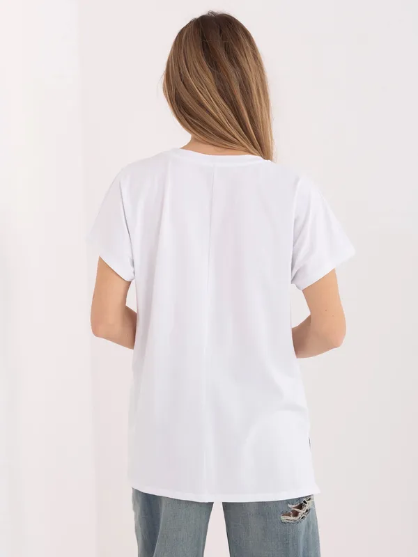 Casualowy T-shirt oversize z nadrukiem napisu - widok 2
