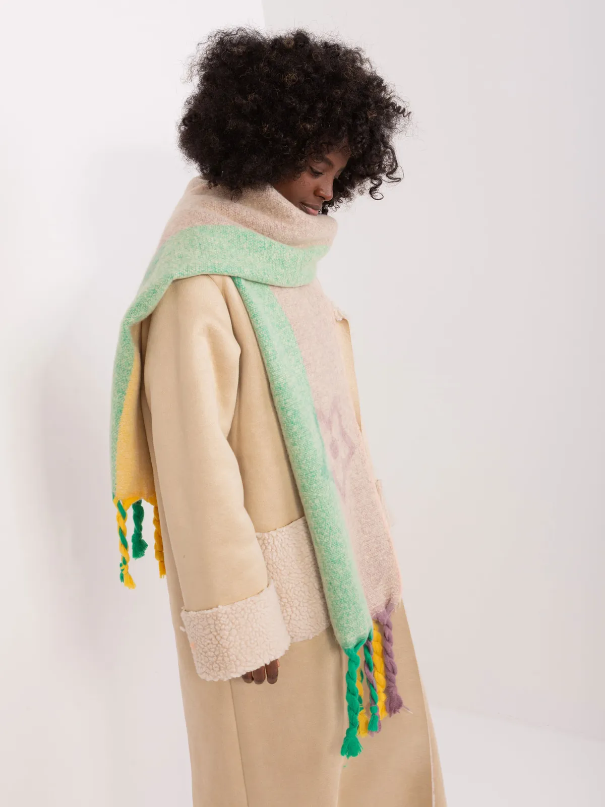 Długi szalik oversize z ozdobnymi plecionymi frędzlami - zdjęcie 1