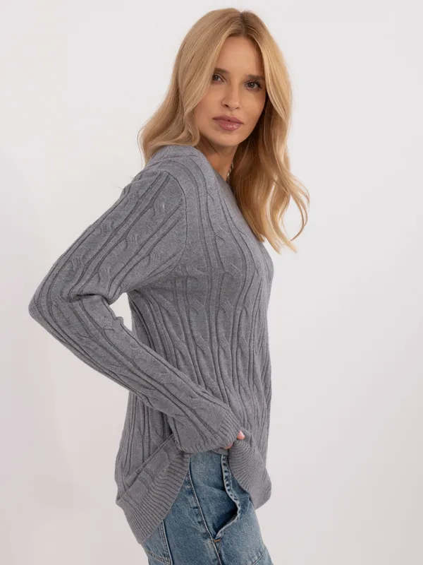 Klasyczny sweter o splocie warkoczowym