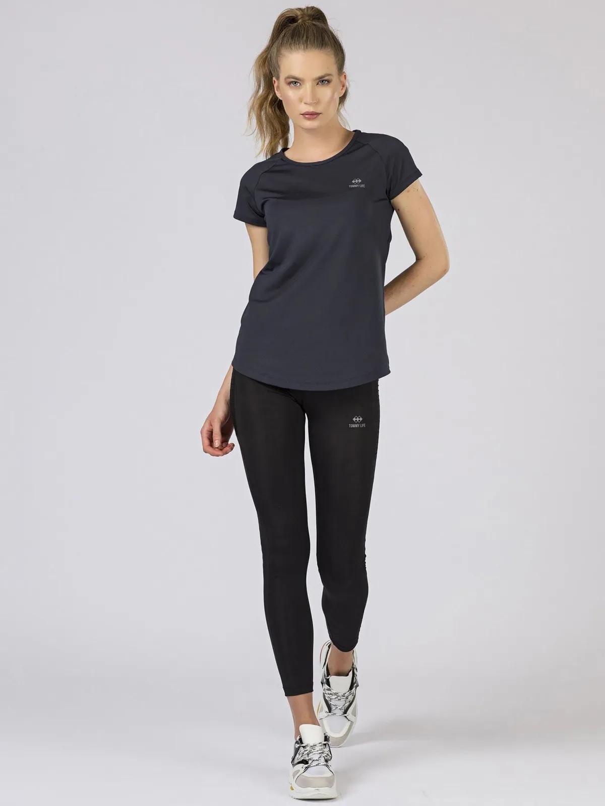 Damski sportowy t-shirt fioletowy TOMMY LIFE - zdjęcie 2