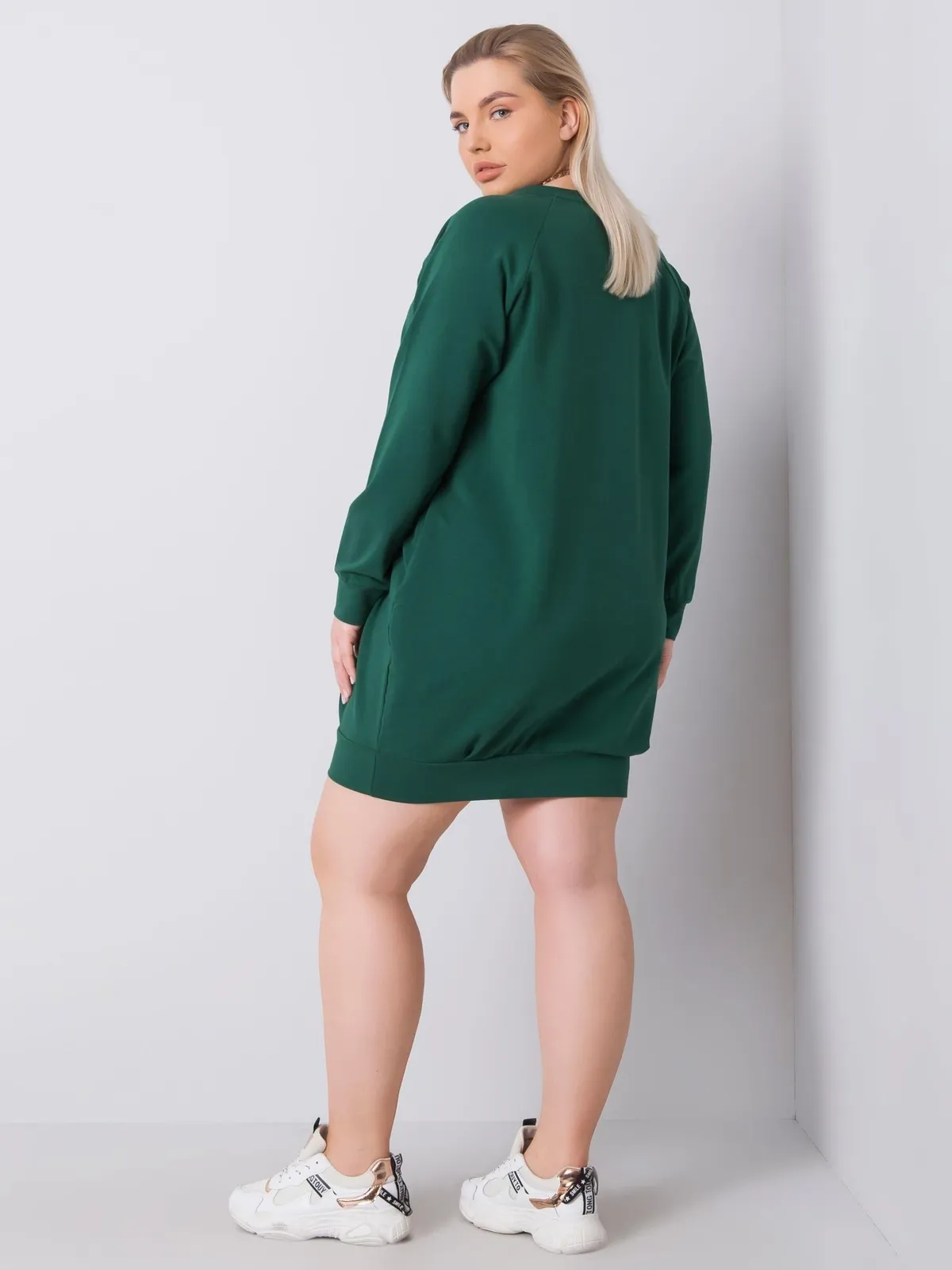 Ciemnozielona sukienka plus size z długim rękawem - zdjęcie 2