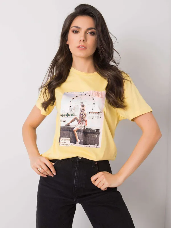 Czarny t-shirt z aplikacjami - widok 2