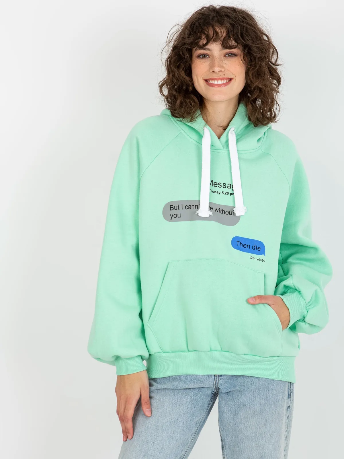 Jasnoróżowa dresowa bluza z nadrukiem oversize - zdjęcie 2