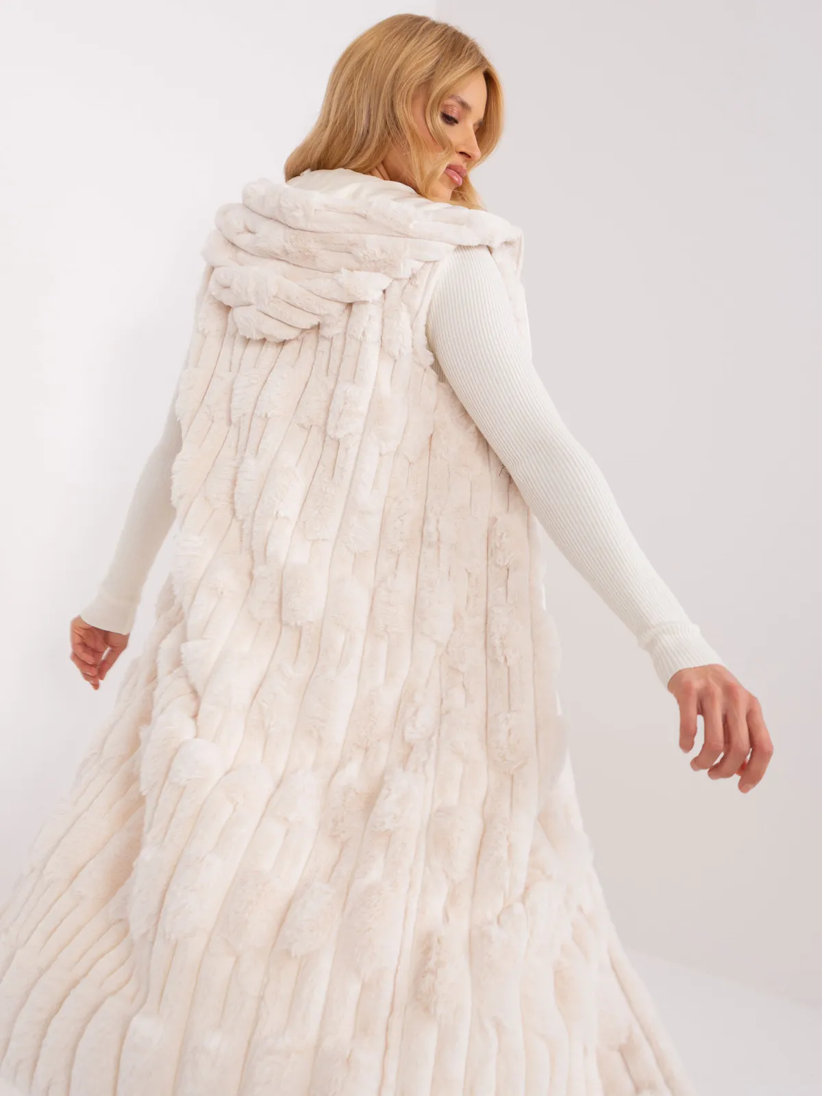 Długa kamizelka z kapturem o casualowym kroju - zdjęcie 1