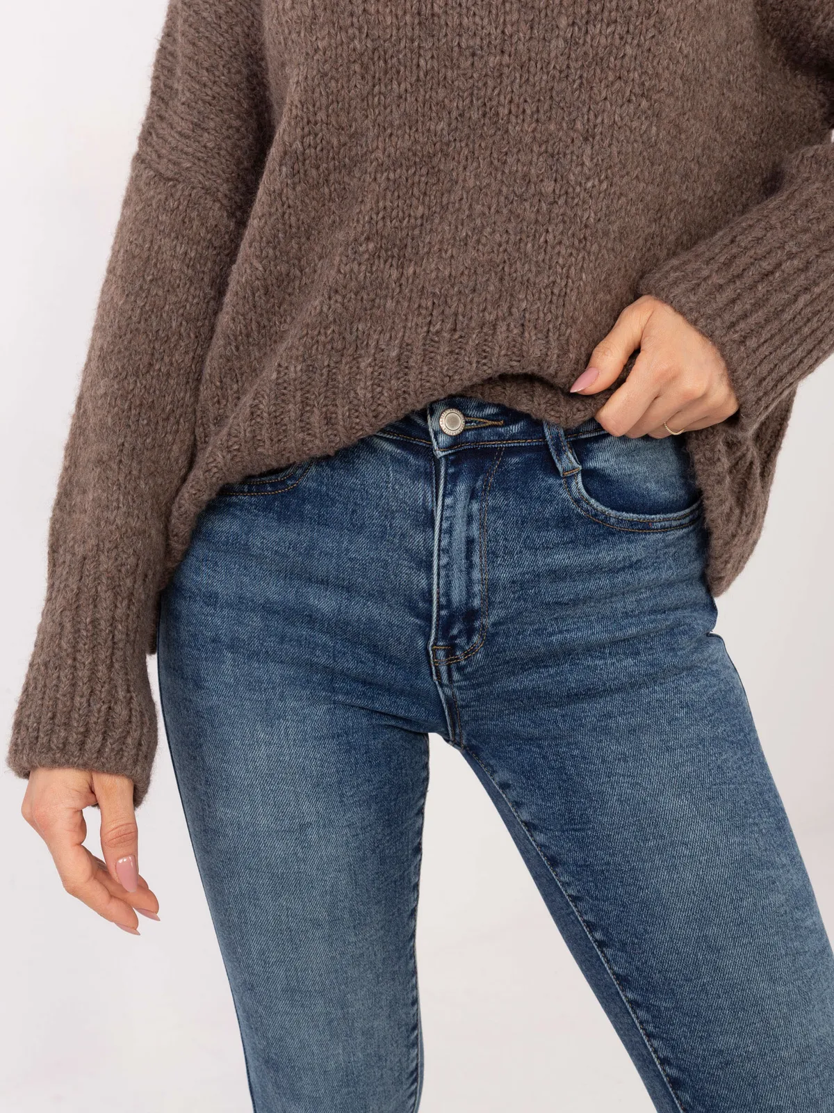 Dopasowane spodnie typu skinny z wysokim stanem - zdjęcie 1