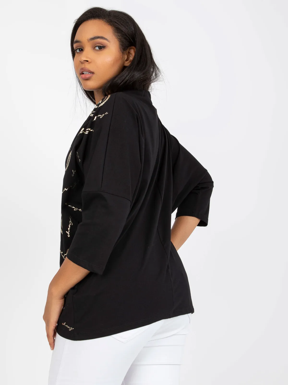Czarna bawełniana bluzka plus size z printami - zdjęcie 3