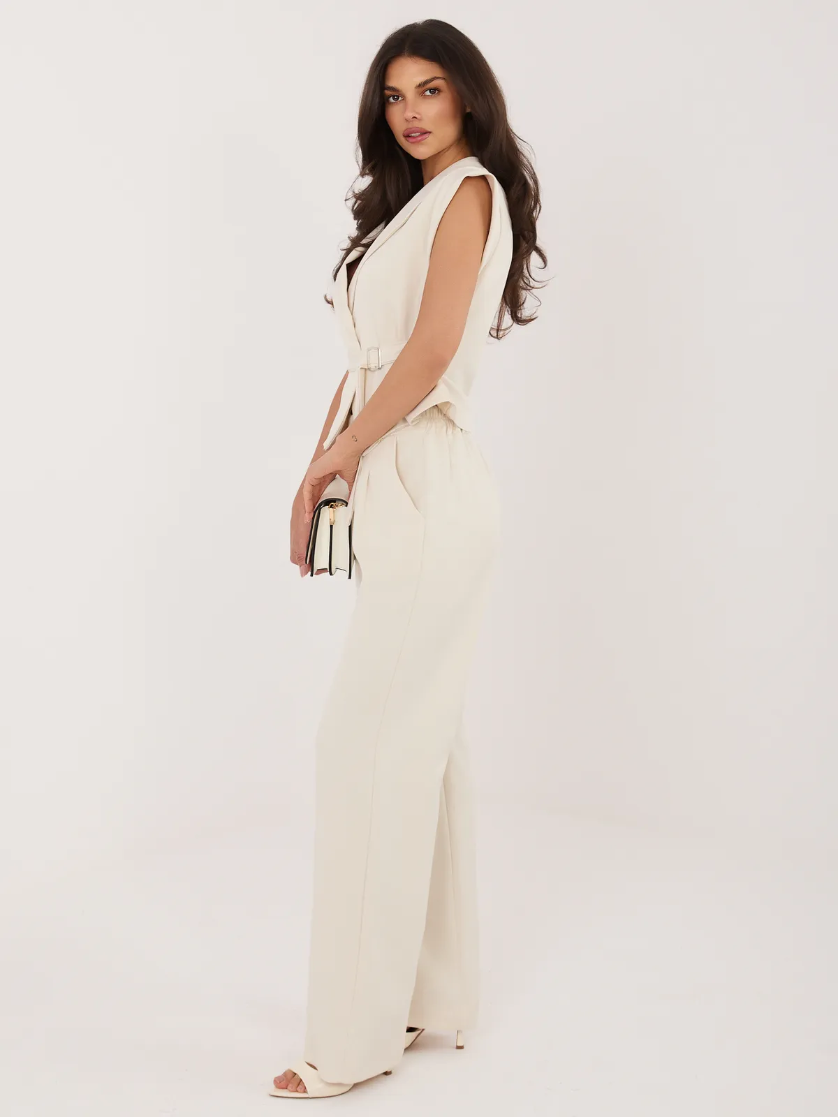 Taliowana kamizelka z wykładanym kołnierzem i paskiem - zdjęcie 1