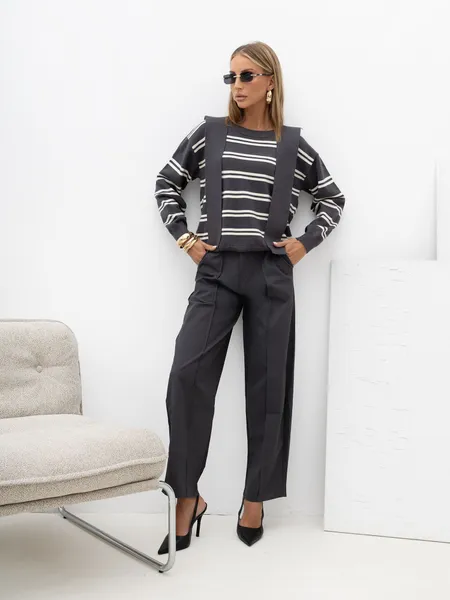 Sweter w paski o kroju oversize z kołnierzem