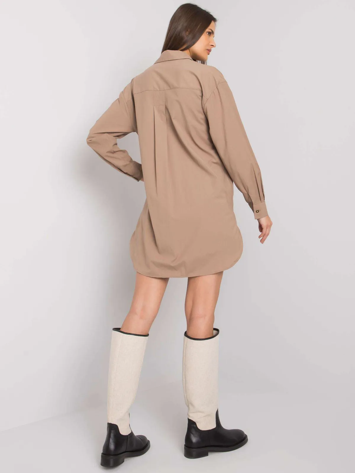 Klasyczna koszula o luźnym kroju oversize - zdjęcie 1