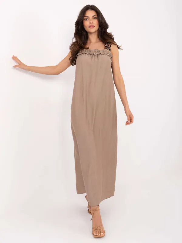 Sukienka maxi o kroju oversize z falbankami