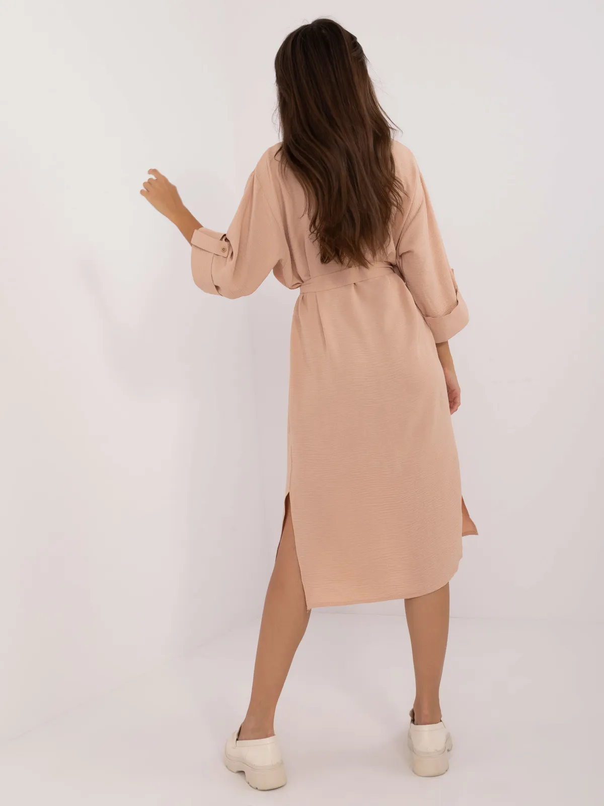 Casualowa sukienka midi o kroju oversize z wiązaniem - zdjęcie 1