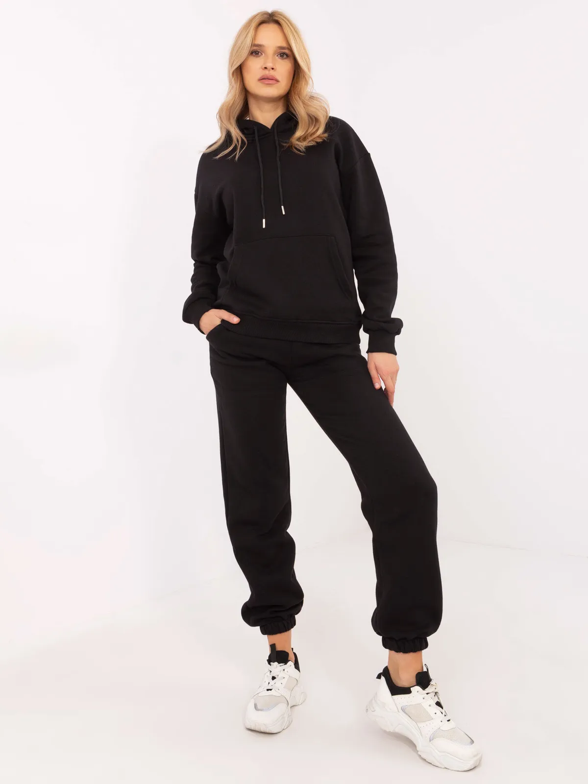 Wygodny dwuczęściowy komplet dresowy z kapturem - zdjęcie 1