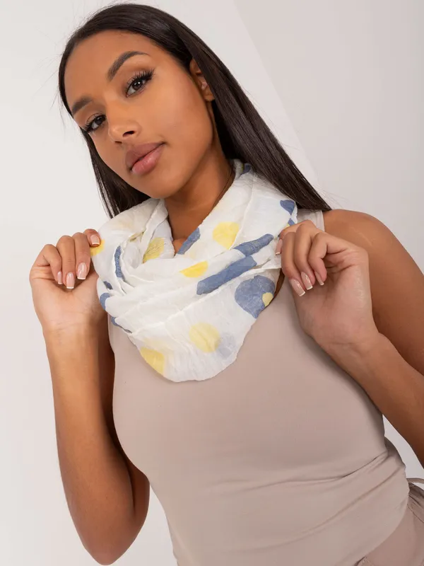 Lekki komin z geometrycznym wzorem w kropki