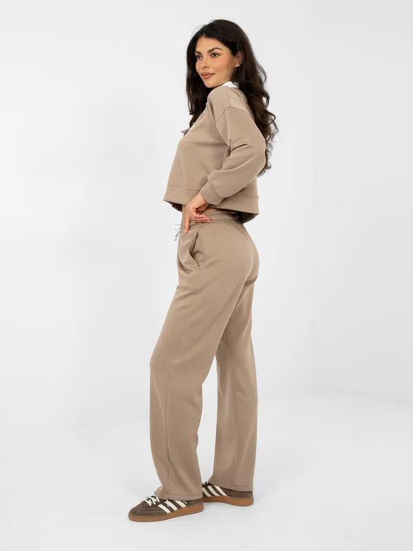 Krótka bluza oversize z kołnierzykiem w stylu preppy