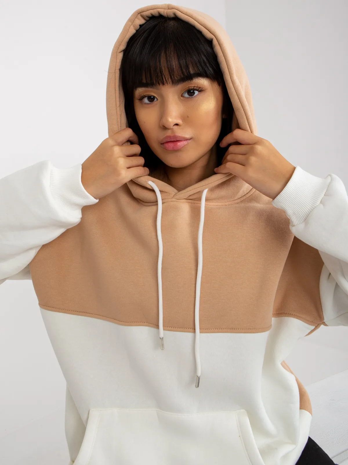 Zielono-ecru dresowa bluza basic kangurka RUE PARIS - zdjęcie 6