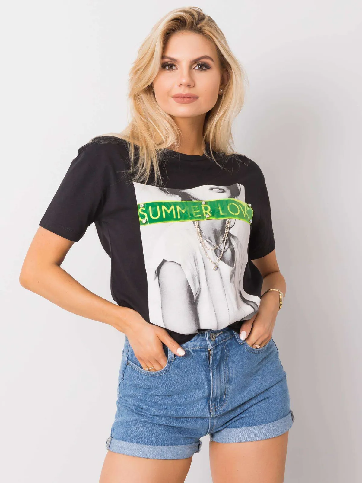 Czarny t-shirt z bawełny z aplikacjami - zdjęcie 1