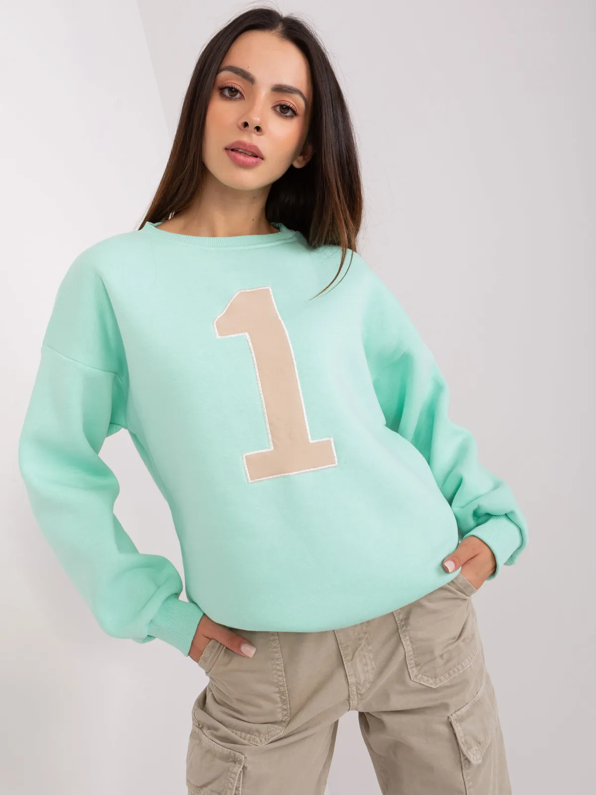 Beżowa bluza bez kaptura o kroju oversize - zdjęcie 3