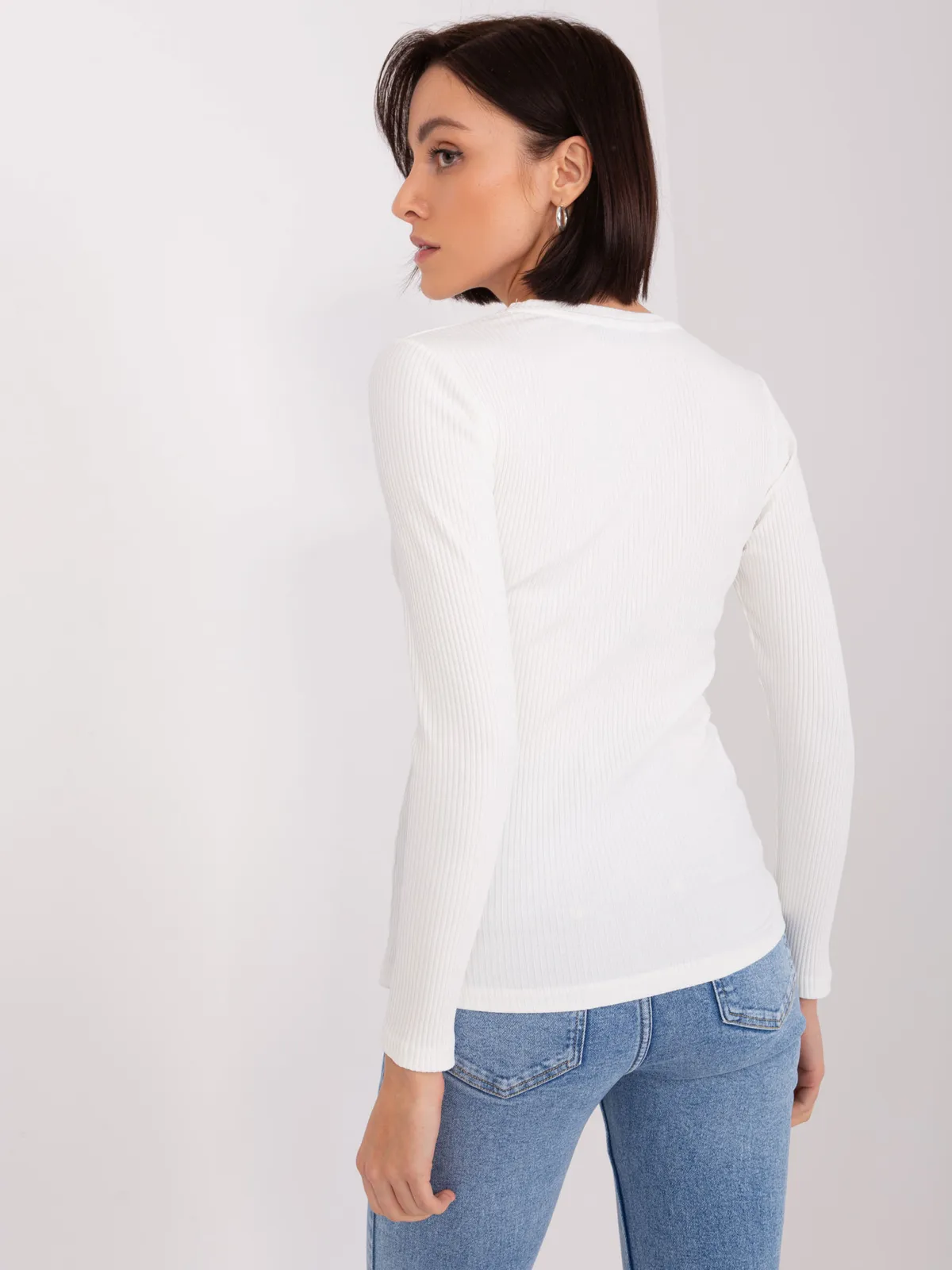 Ecru bluzka basic z bawełny BASIC FEEL GOOD - zdjęcie 4