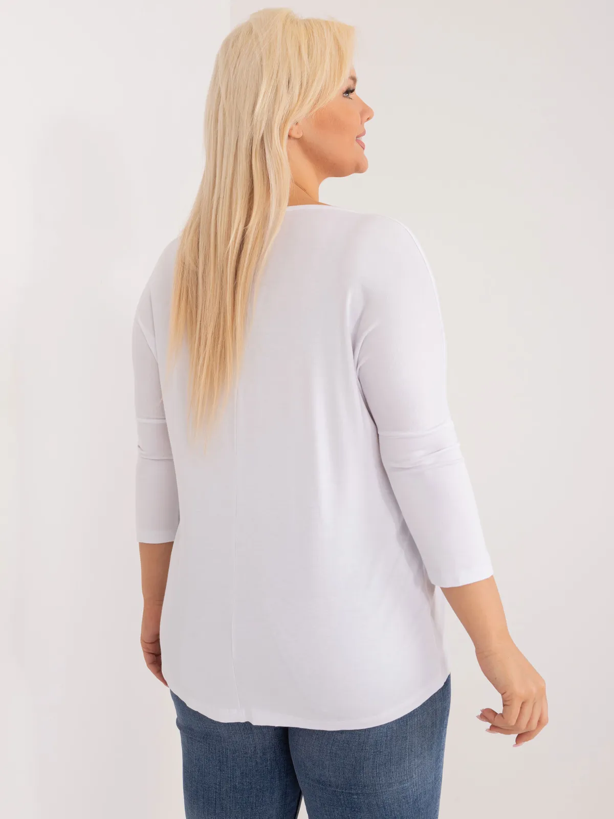 Biała wiskozowa bluzka plus size - zdjęcie 6