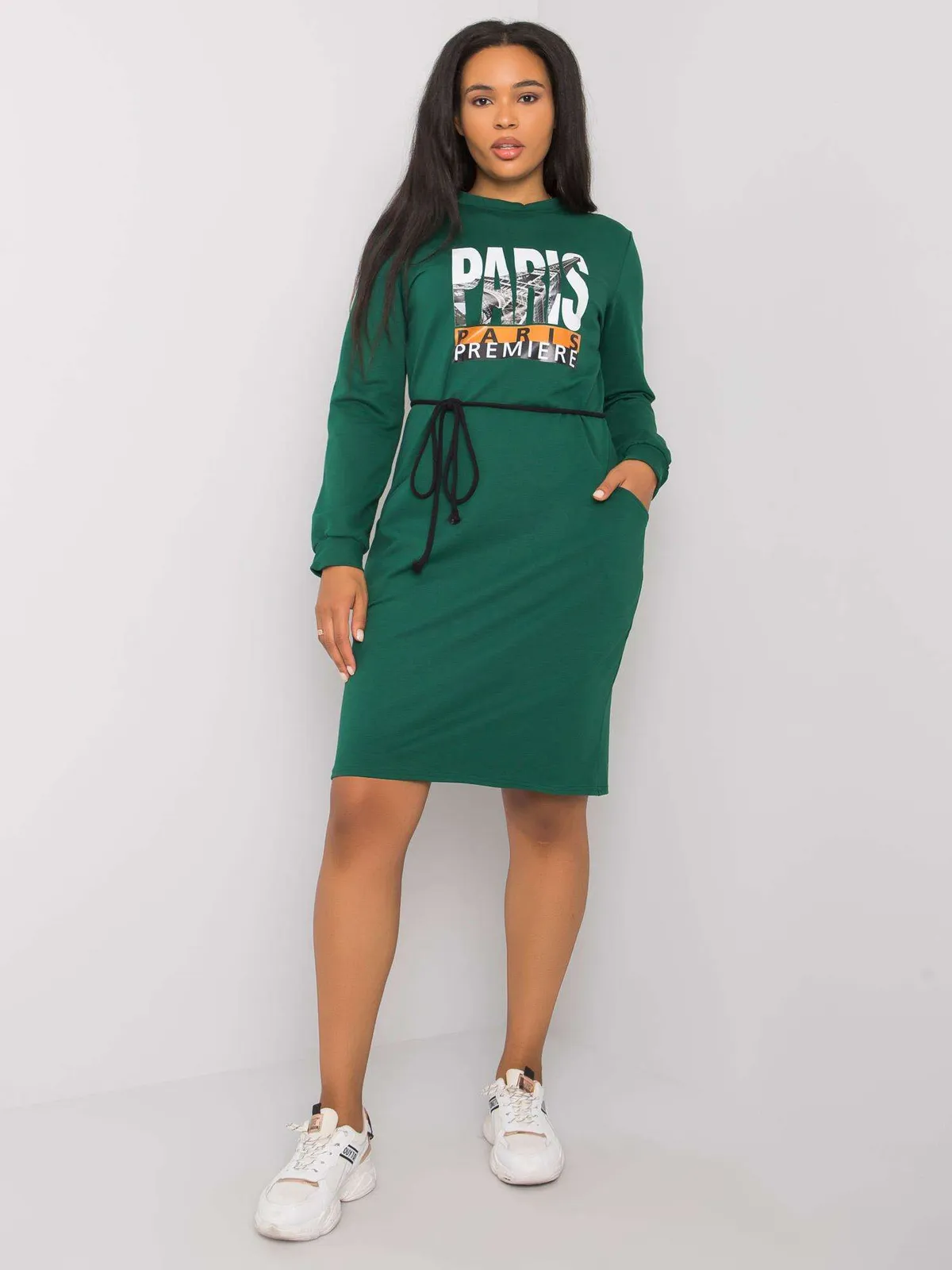 Zielona sukienka plus size z nadrukiem - zdjęcie 3