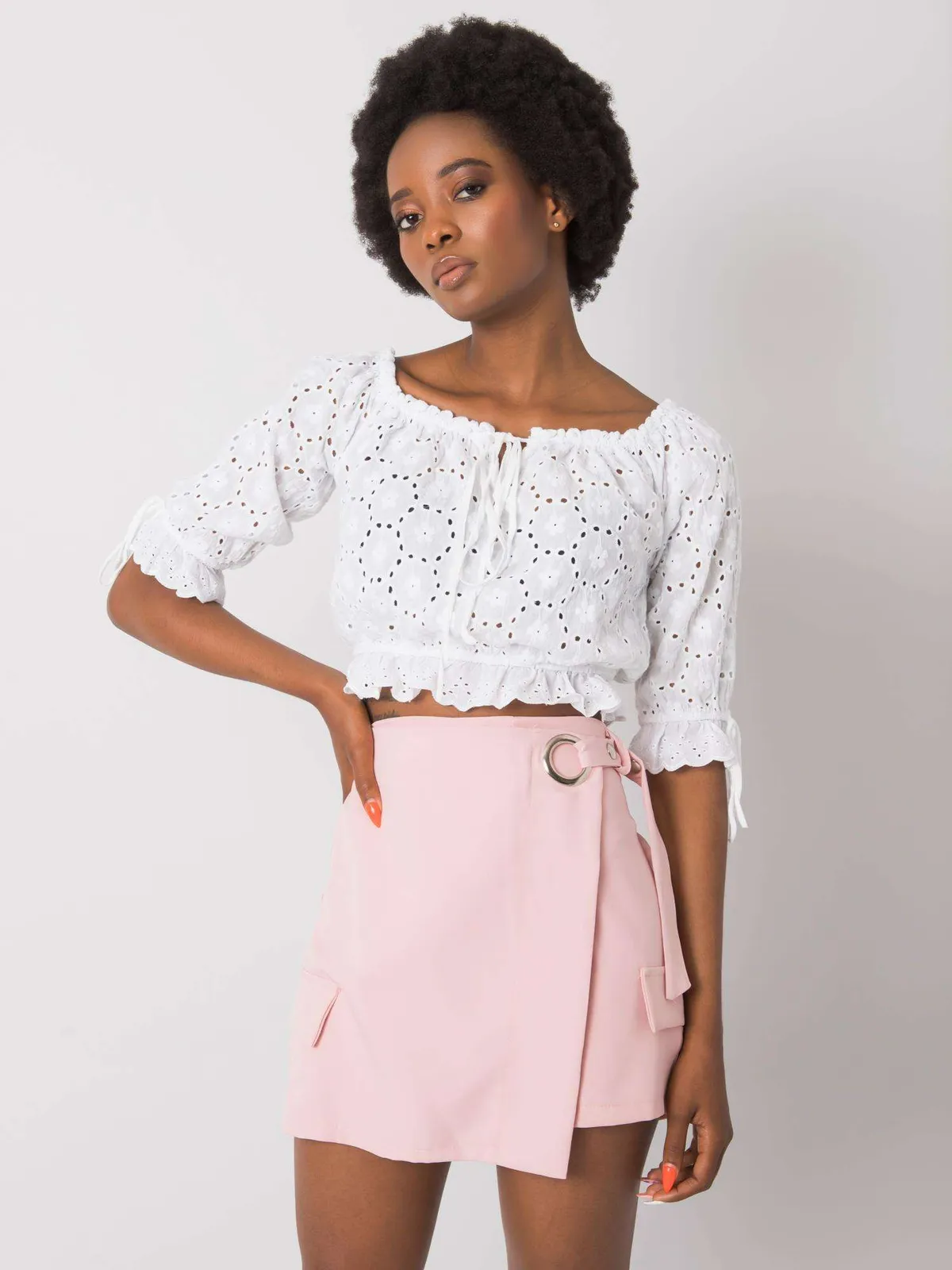 Ecru damskie szorty - zdjęcie 3