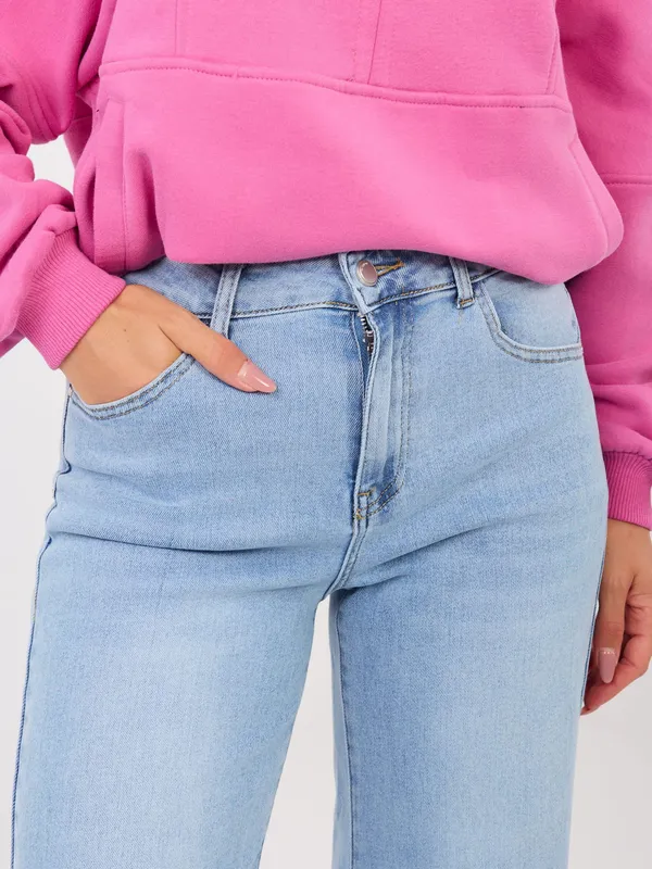 Klasyczne jeansy o kroju wide leg - widok 2