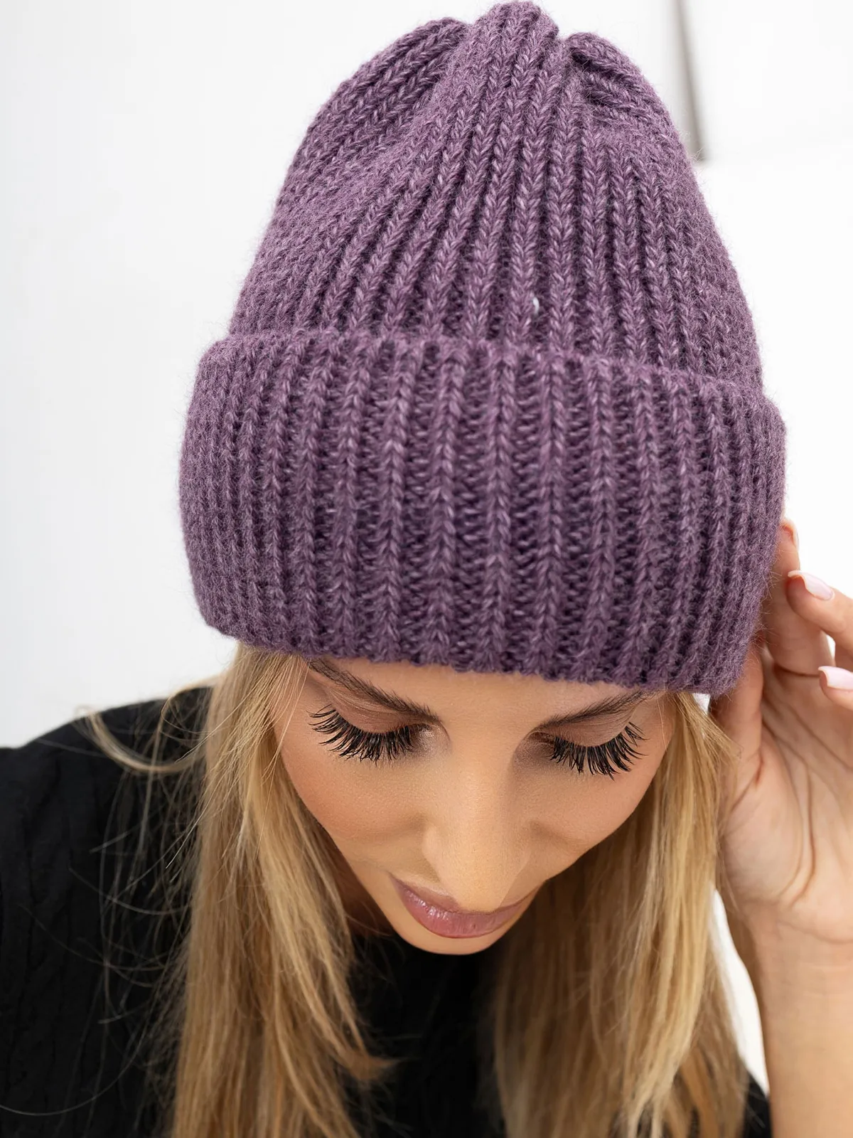 Czapka beanie z naszywką w kształcie serca - zdjęcie 2