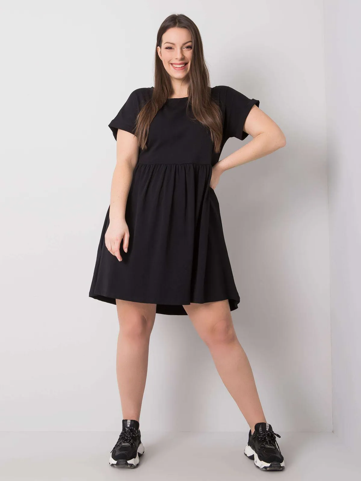 Czarna sukienka plus size z bawełny - zdjęcie 2