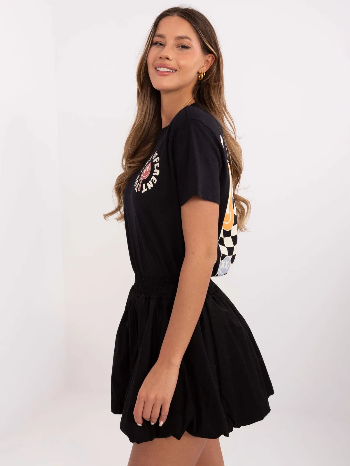 T-shirt oversize z graficznym motywem szachownicy - zdjęcie 1