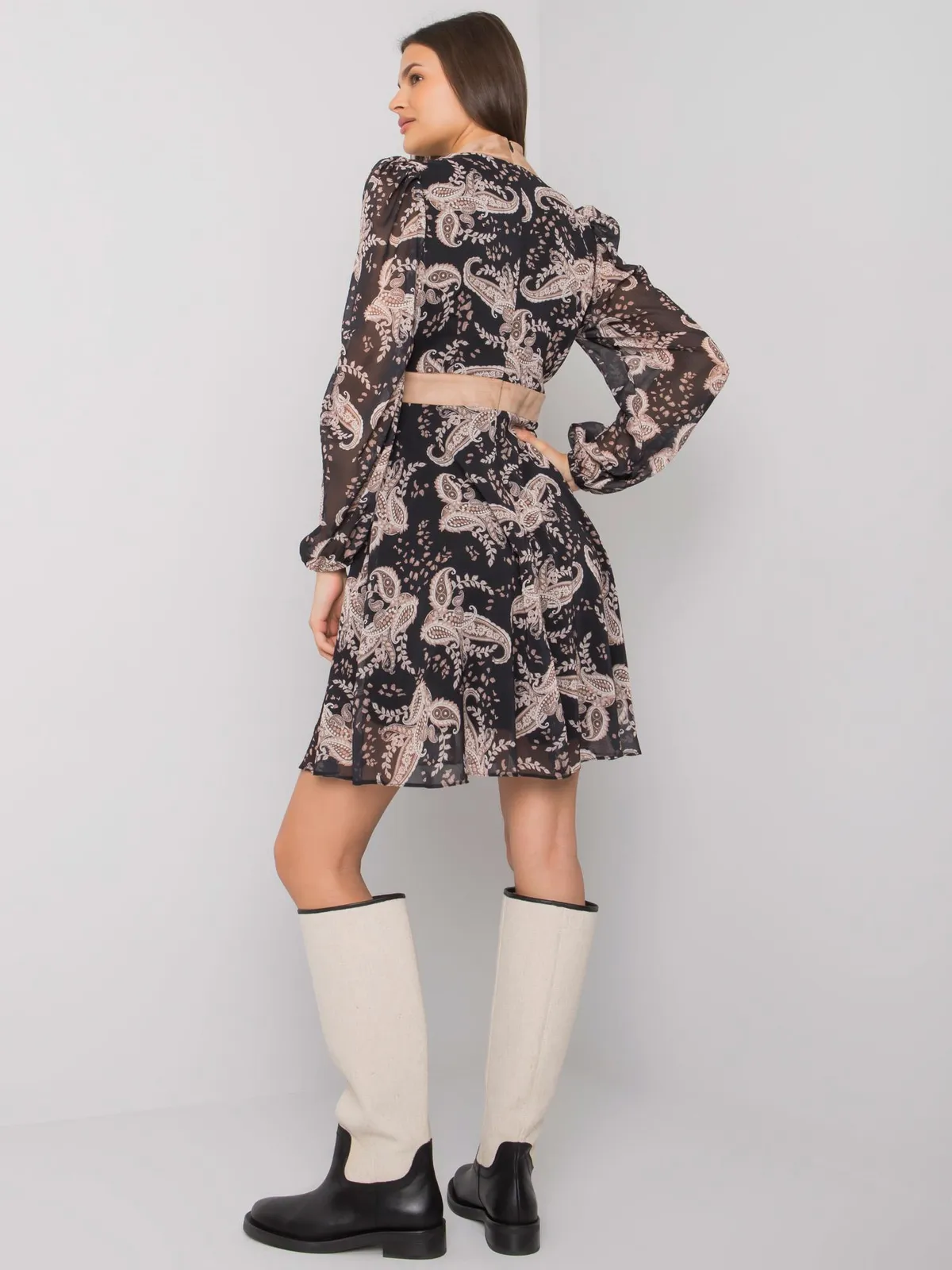 Sukienka mini o kroju boho z wstawkami - zdjęcie 1