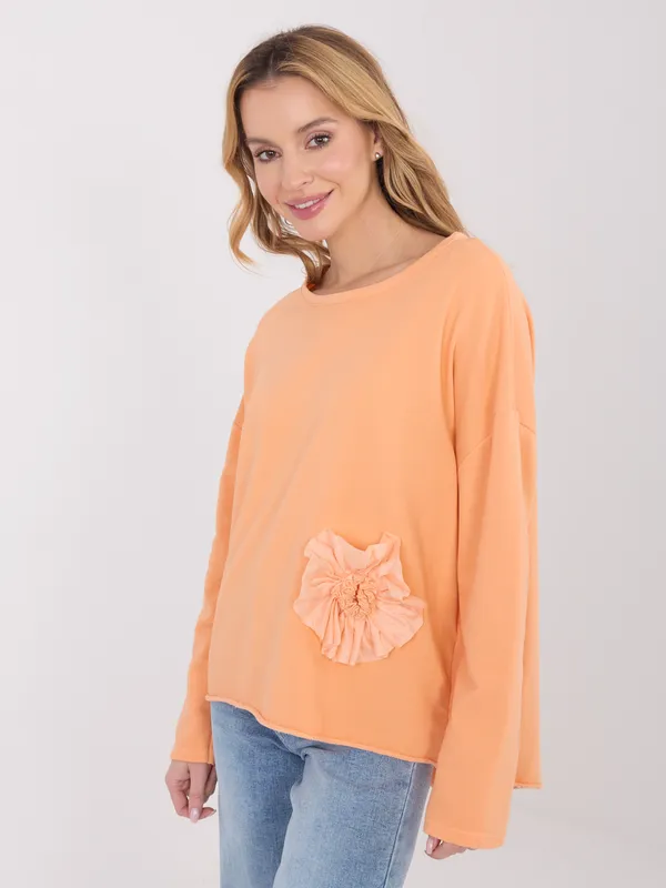 Bluzka oversize z ozdobnym kwiatowym detalem