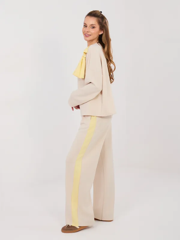 Oversize bluza z ozdobną kokardą przy dekolcie - widok 2