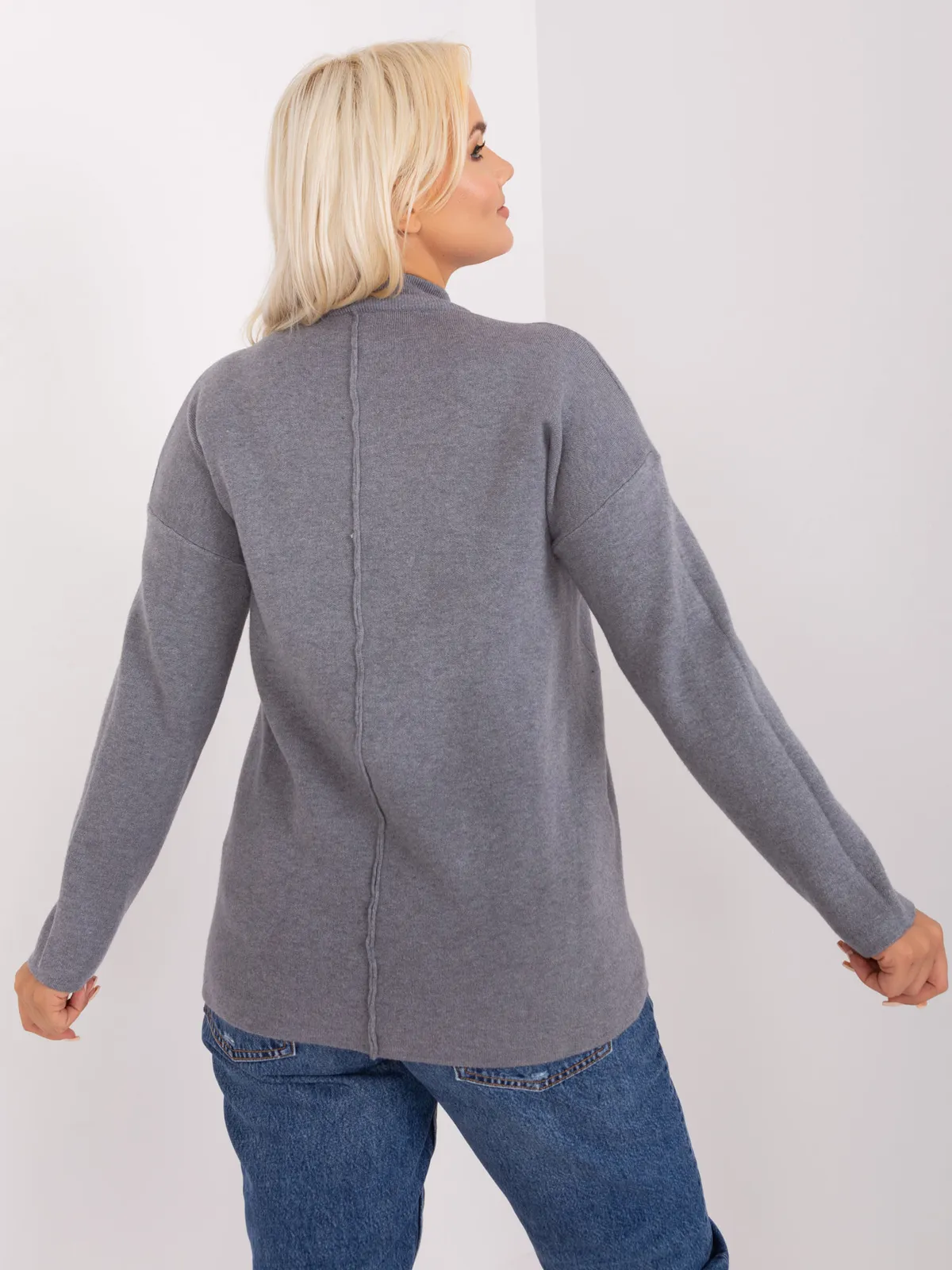 Czarny damski sweter plus size z wiskozą - zdjęcie 5