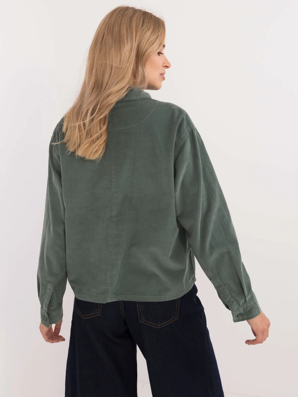 Koszula oversize o kroju boxy z kieszenią - zdjęcie 3