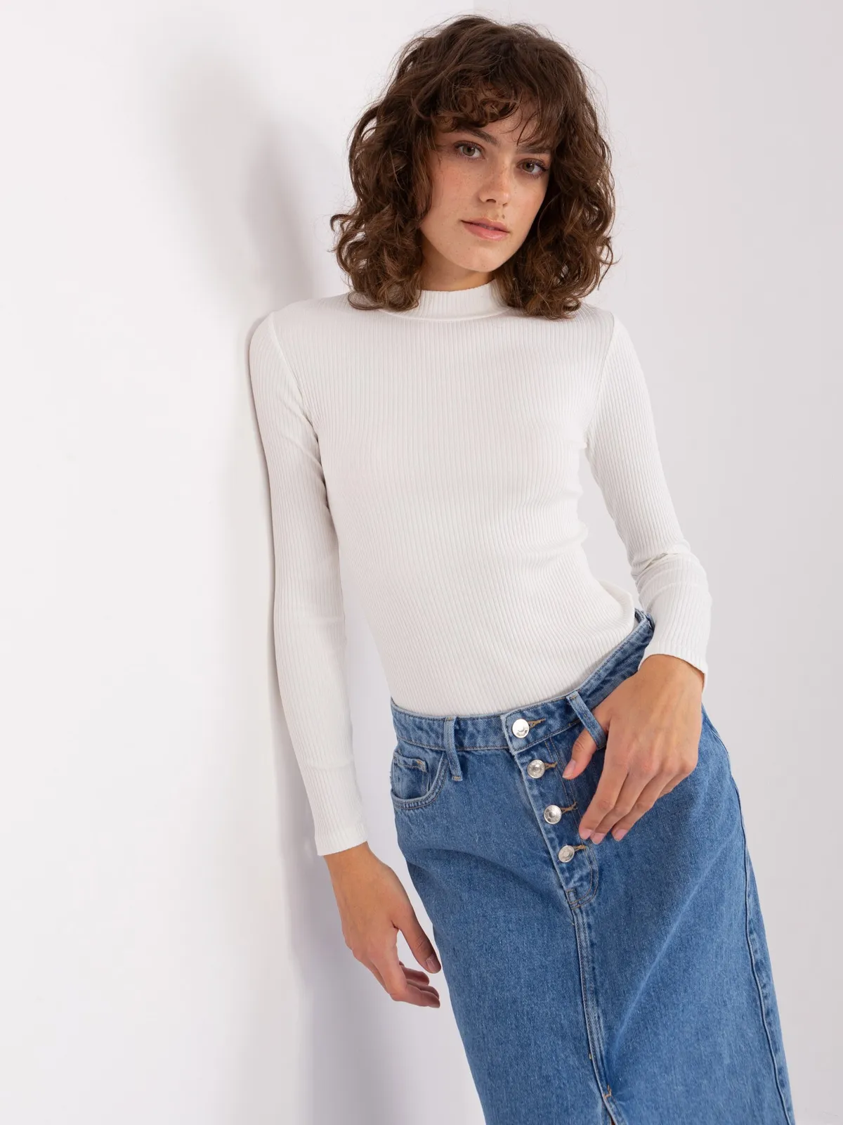 Ecru bluzka basic z półgolfem BASIC FEEL GOOD - zdjęcie 4